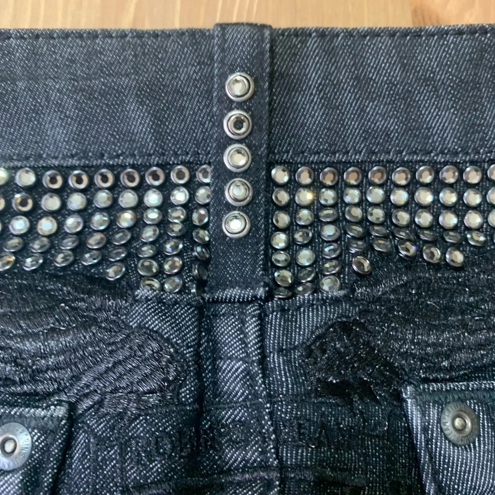 Robin’s Jeans - Picture 5 of 6